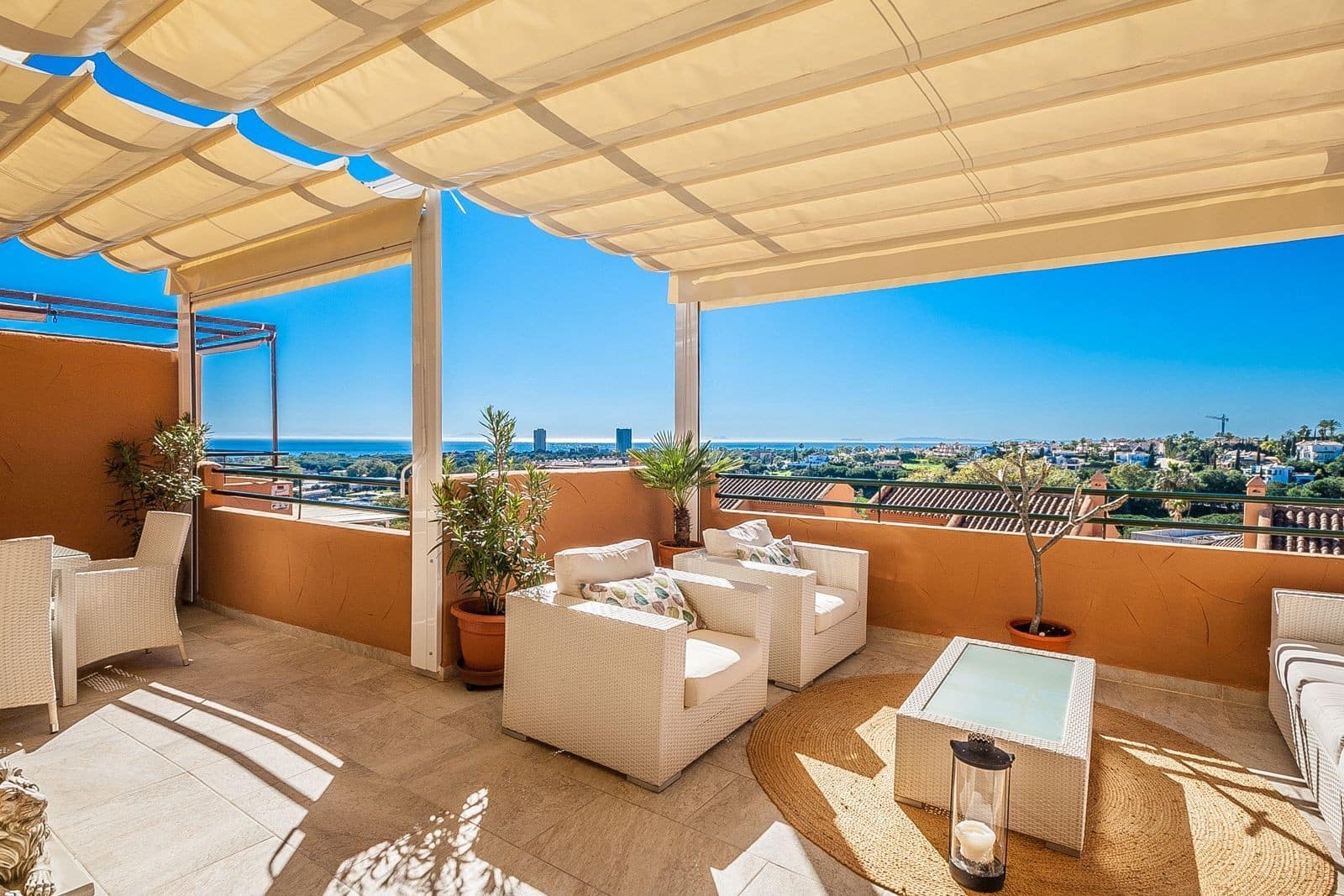 2 quarto Penthouse para venda em Marbella com piscina garagem - 595 000 € (Ref: 9625425)