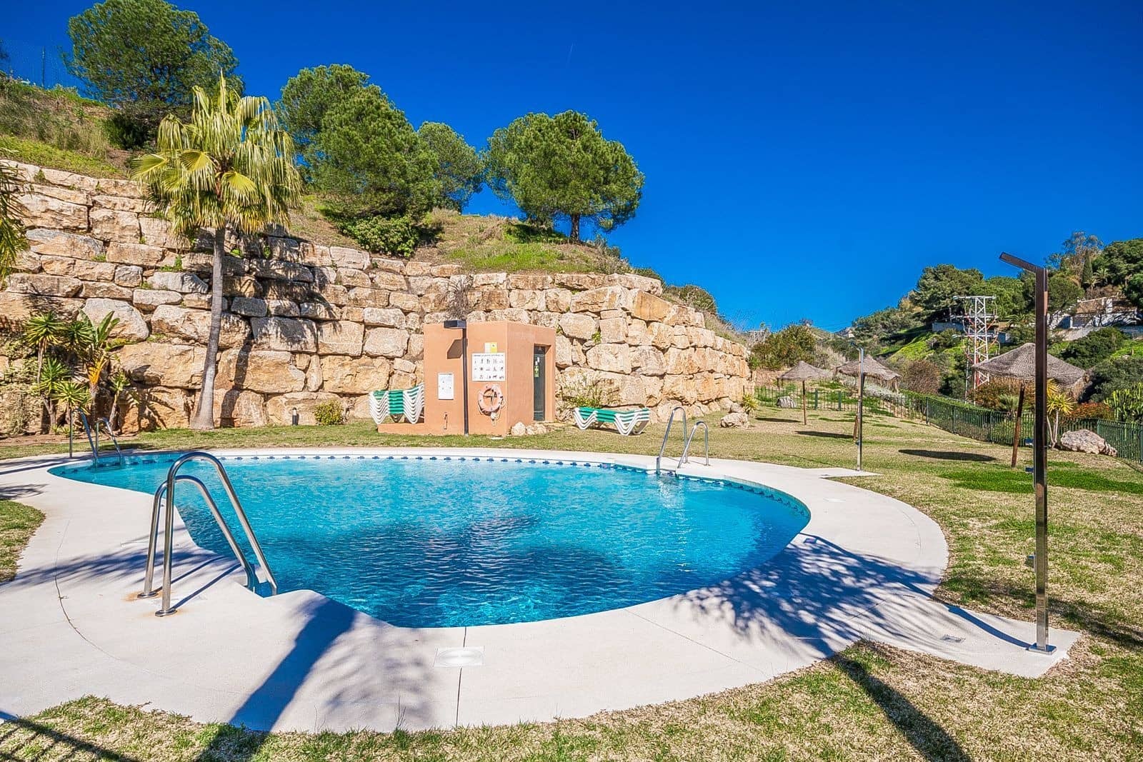 2 quarto Penthouse para venda em Marbella com piscina garagem - 595 000 € (Ref: 9625425)