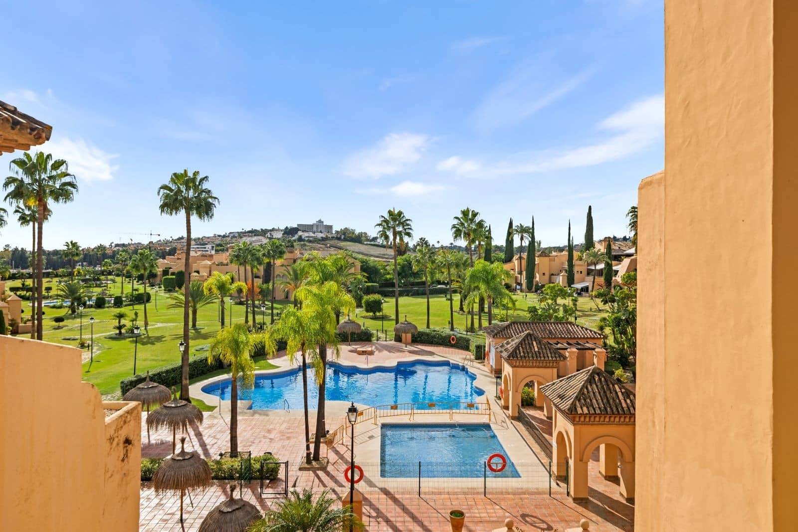 3 chambre Penthouse à vendre à Benahavis avec piscine garage - 925 000 € (Ref: 9629821)