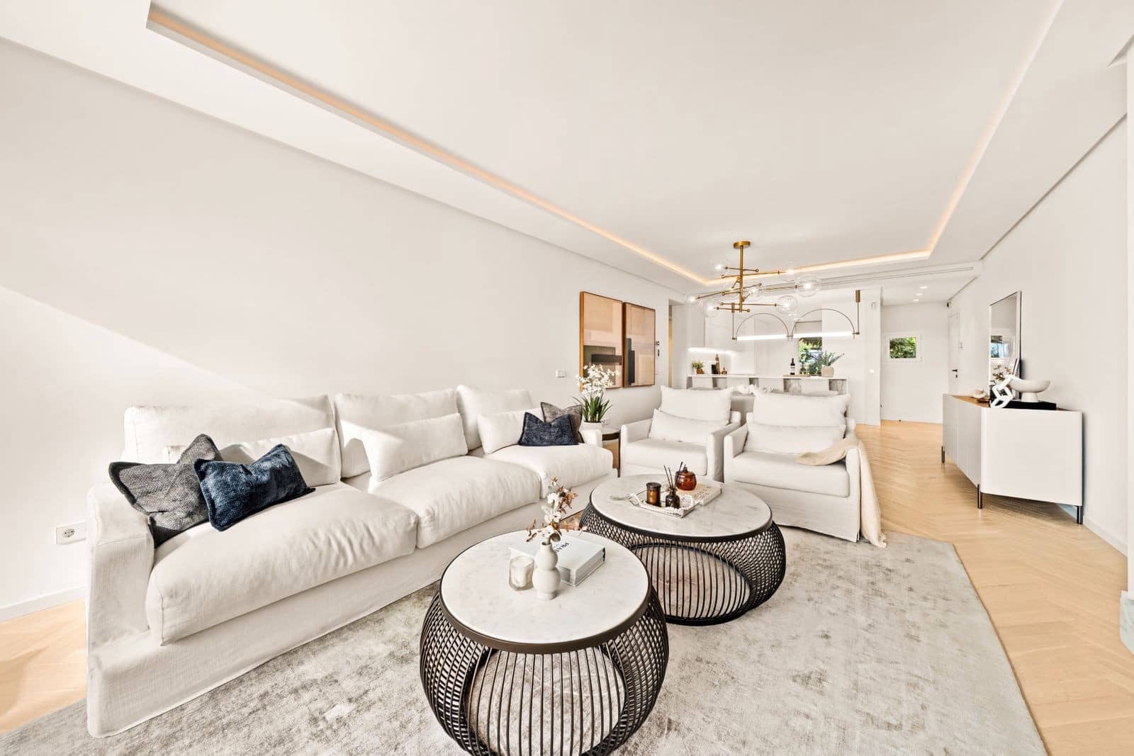 3 sypialnia Penthouse na sprzedaż w Benahavis z basenem garażem - 925 000 € (Ref: 9629821)