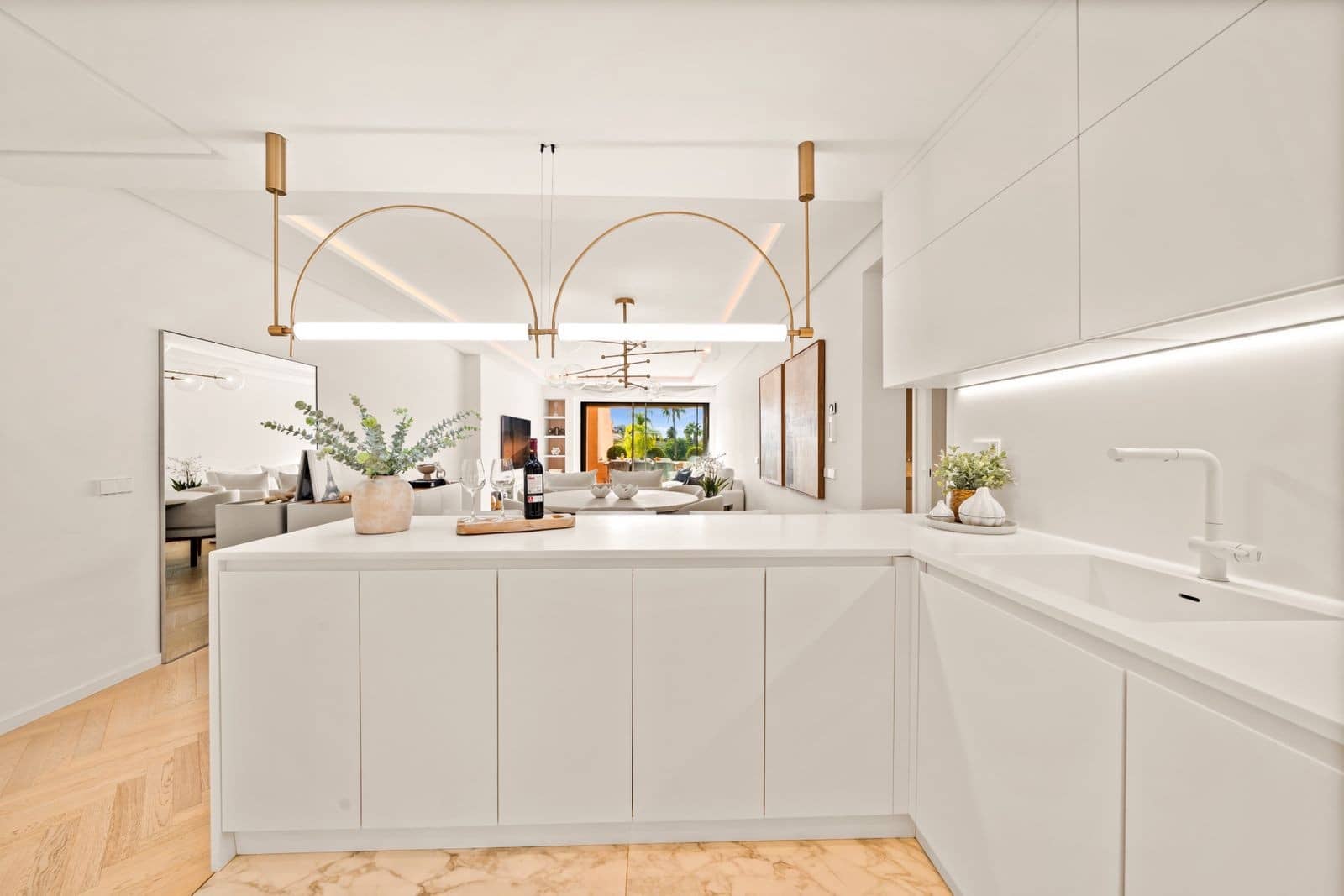 3 sypialnia Penthouse na sprzedaż w Benahavis z basenem garażem - 925 000 € (Ref: 9629821)
