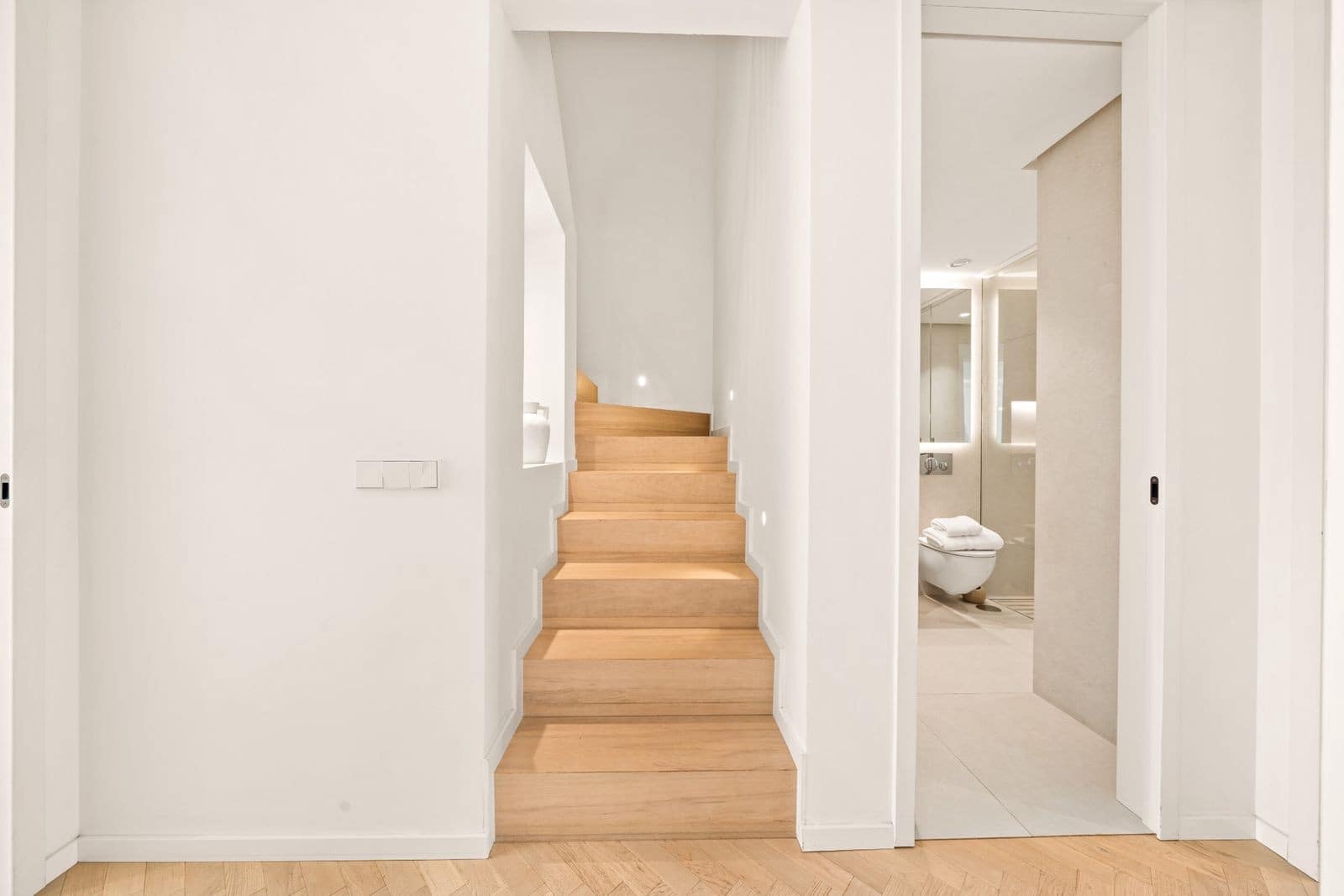 3 sypialnia Penthouse na sprzedaż w Benahavis z basenem garażem - 925 000 € (Ref: 9629821)