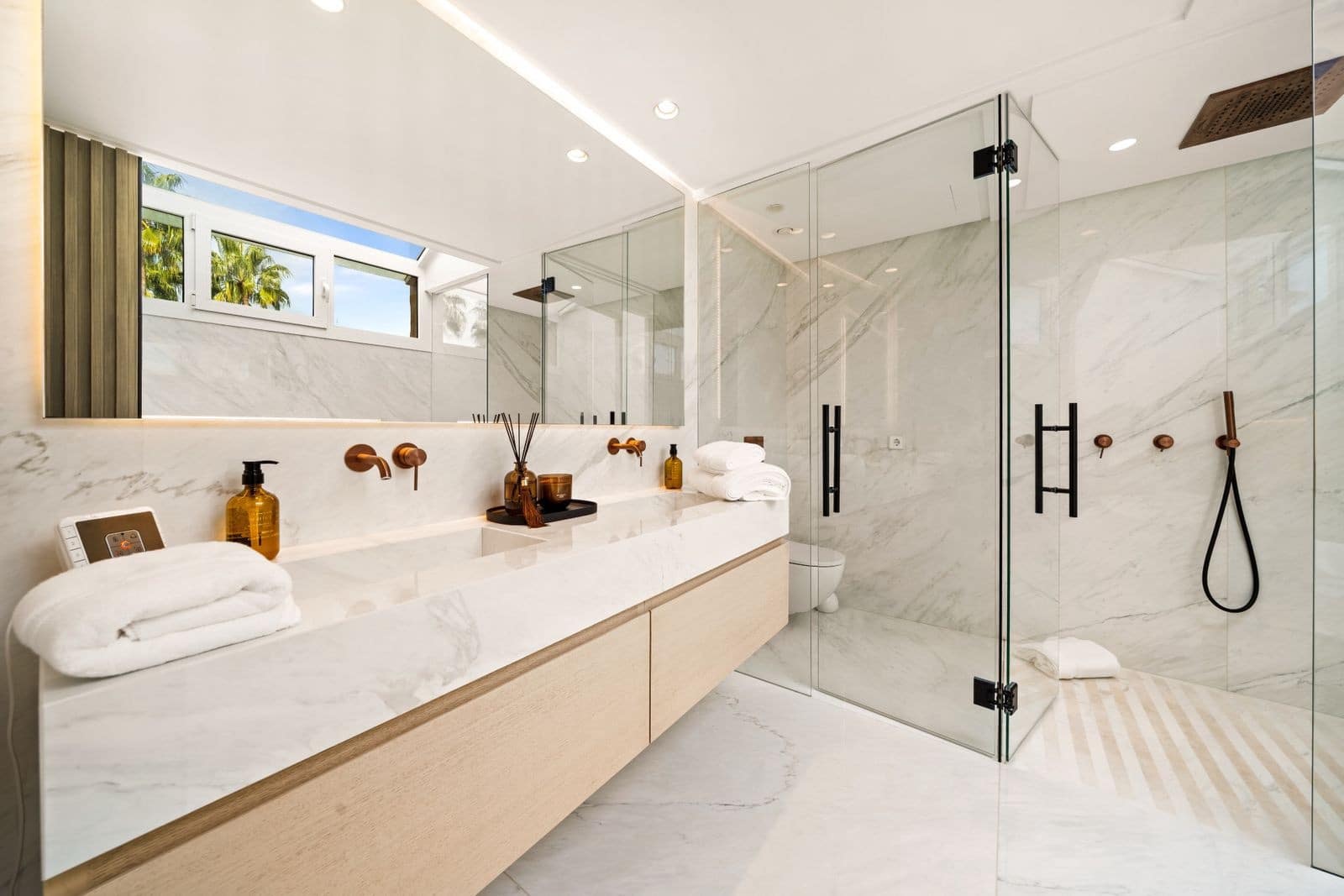 3 sypialnia Penthouse na sprzedaż w Benahavis z basenem garażem - 925 000 € (Ref: 9629821)