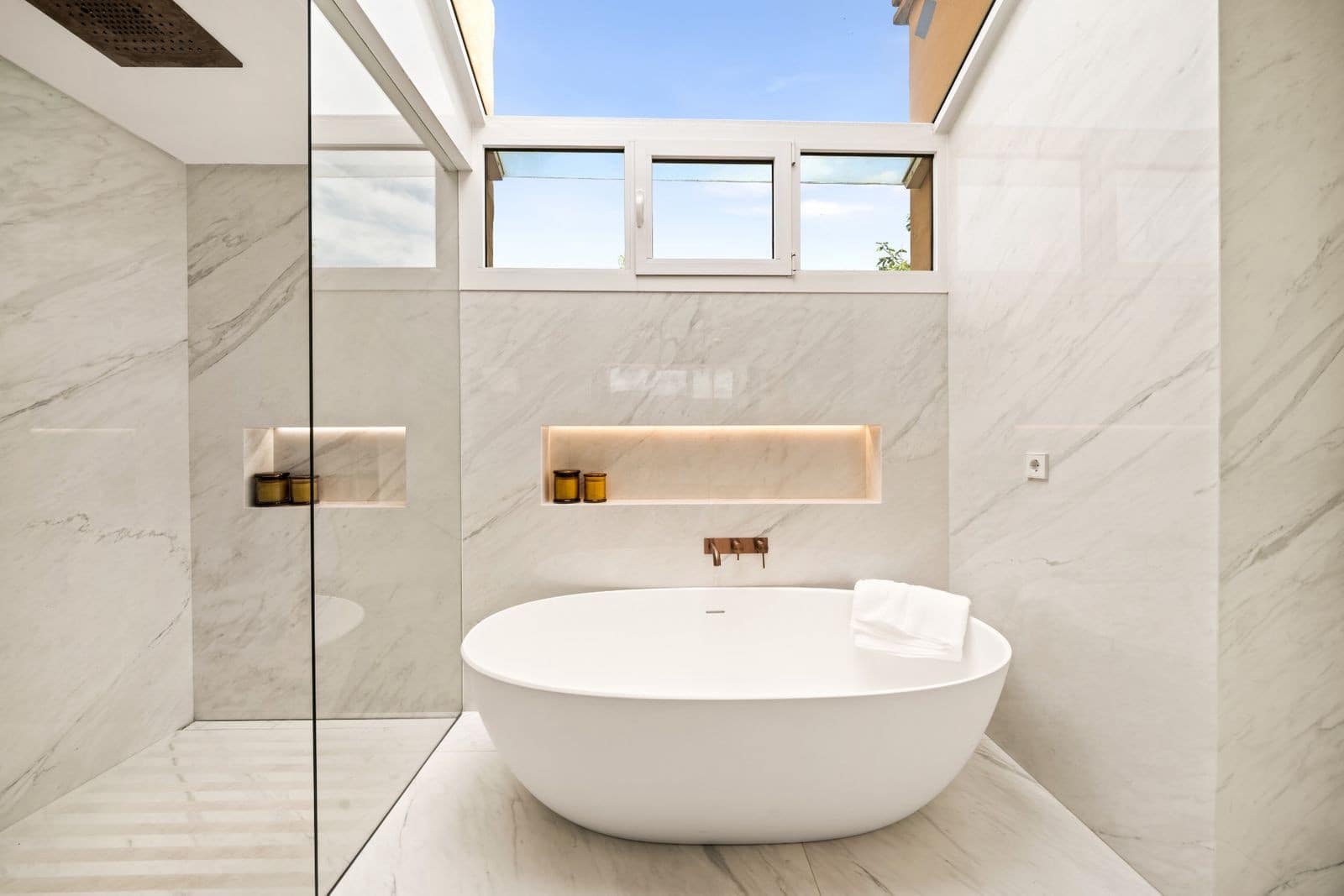 3 sypialnia Penthouse na sprzedaż w Benahavis z basenem garażem - 925 000 € (Ref: 9629821)