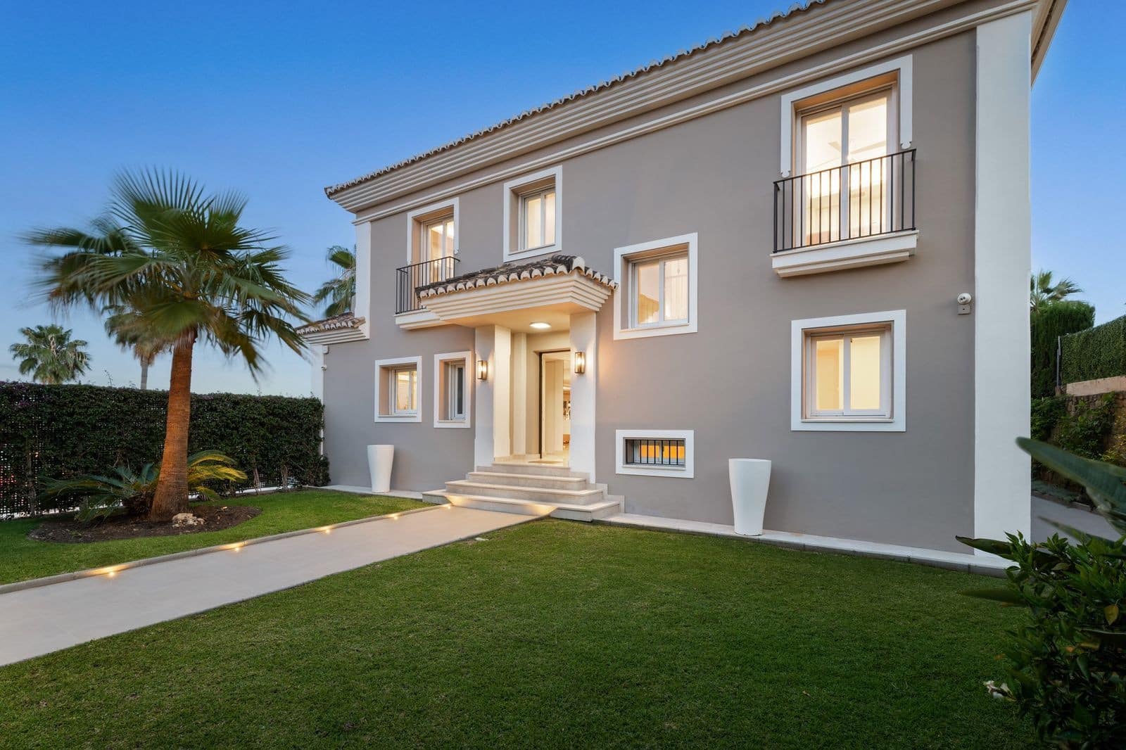 6 soveværelse Villa til salg i Nueva Andalucia med swimmingpool garage - € 3.150.000 (Ref: 9629822)
