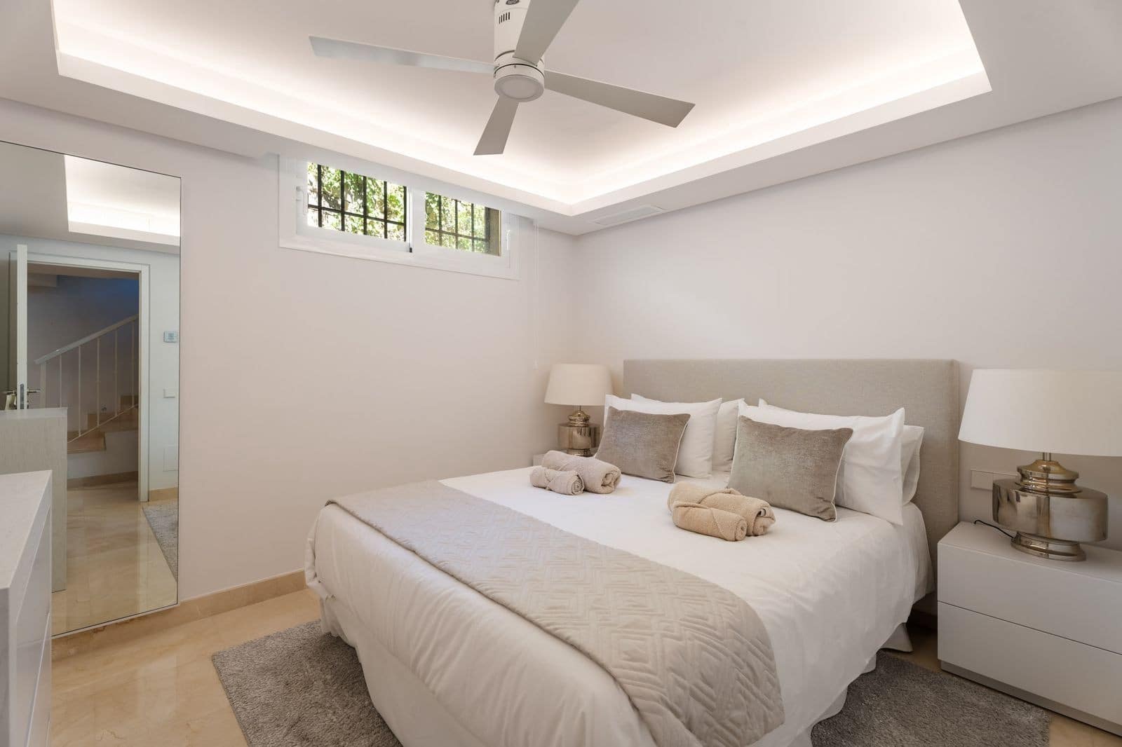 6 soveværelse Villa til salg i Nueva Andalucia med swimmingpool garage - € 3.150.000 (Ref: 9629822)