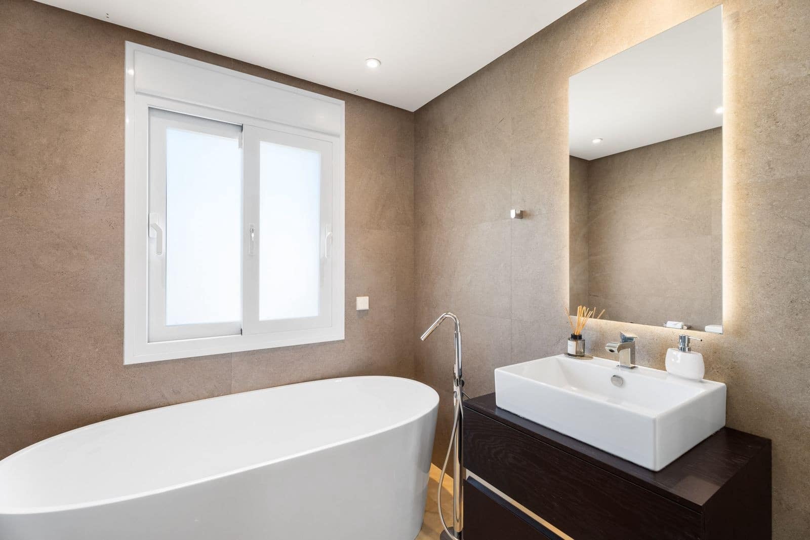 6 soveværelse Villa til salg i Nueva Andalucia med swimmingpool garage - € 3.150.000 (Ref: 9629822)