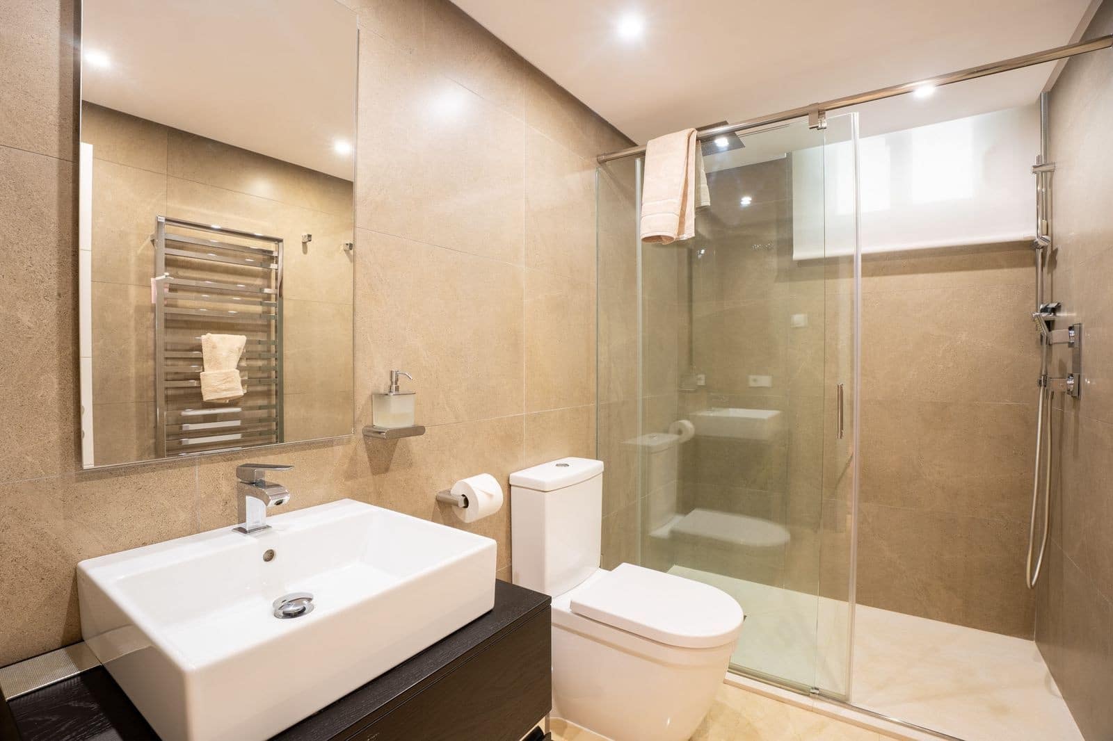6 soveværelse Villa til salg i Nueva Andalucia med swimmingpool garage - € 3.150.000 (Ref: 9629822)