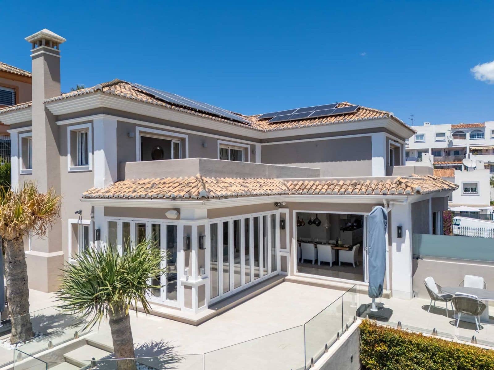 6 soveværelse Villa til salg i Nueva Andalucia med swimmingpool garage - € 3.150.000 (Ref: 9629822)