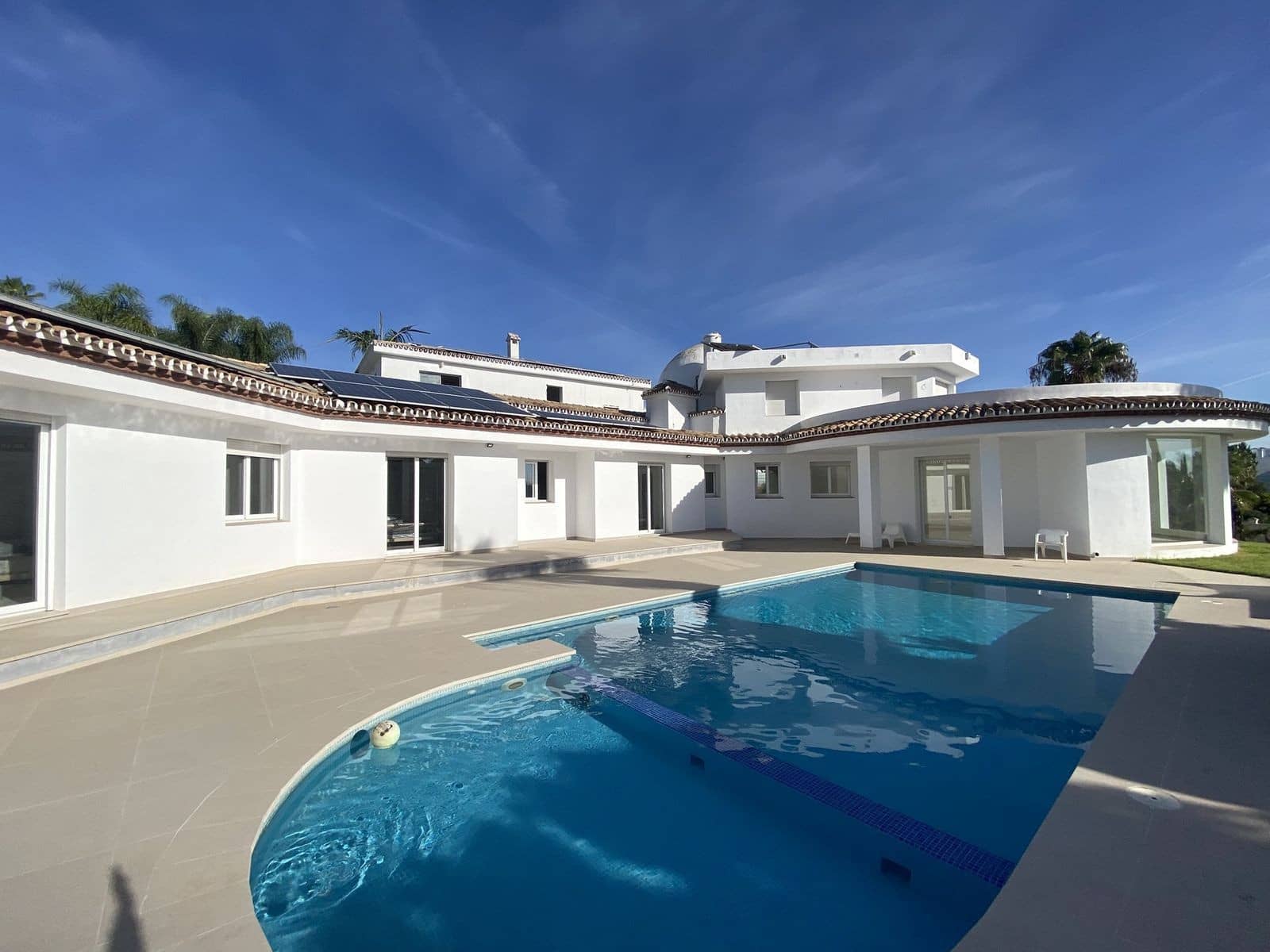 4 sovrum Villa till salu i El Paraiso med pool garage - 2 950 000 € (Ref: 9629823)