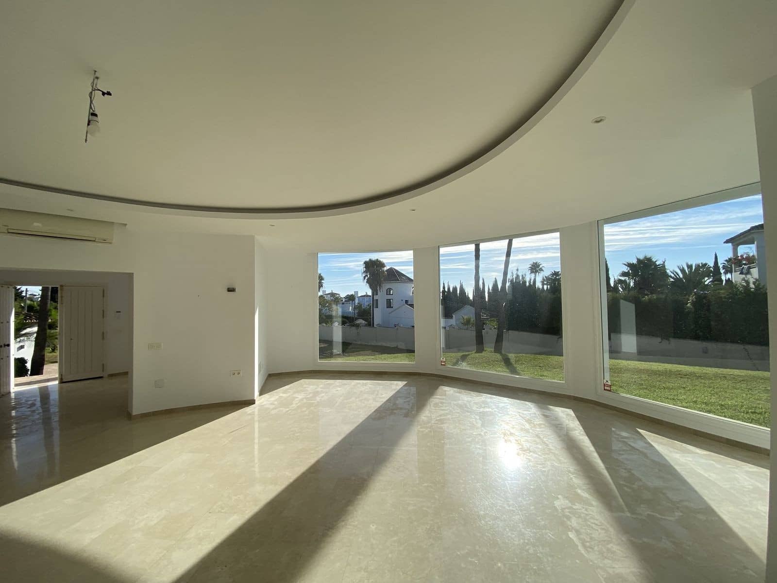 4 sovrum Villa till salu i El Paraiso med pool garage - 2 950 000 € (Ref: 9629823)