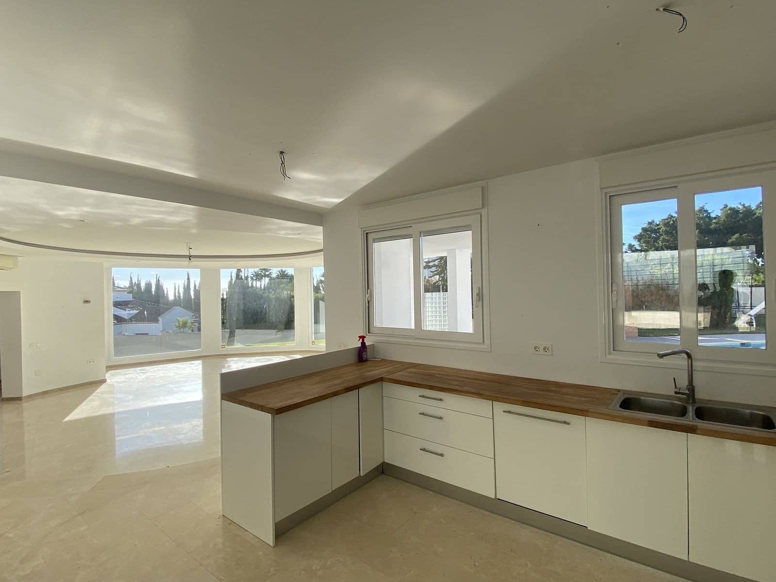 4 sovrum Villa till salu i El Paraiso med pool garage - 2 950 000 € (Ref: 9629823)