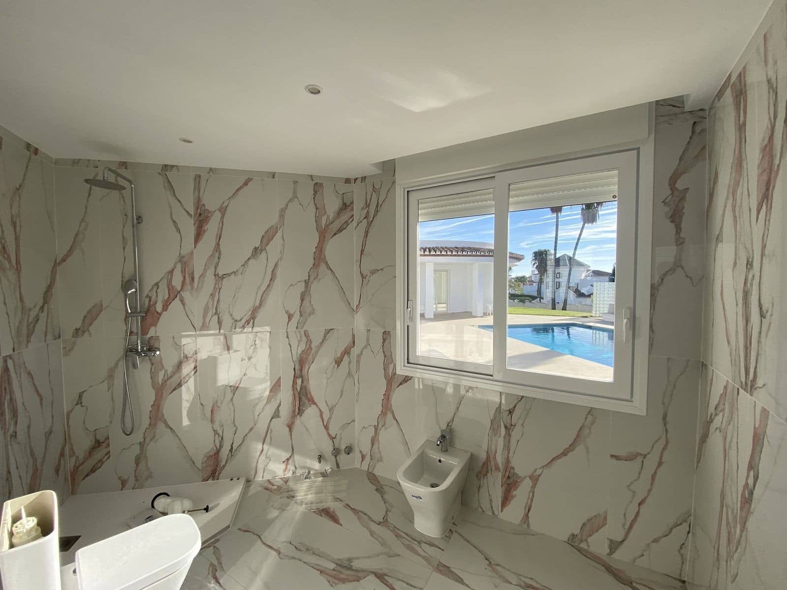 4 sovrum Villa till salu i El Paraiso med pool garage - 2 950 000 € (Ref: 9629823)