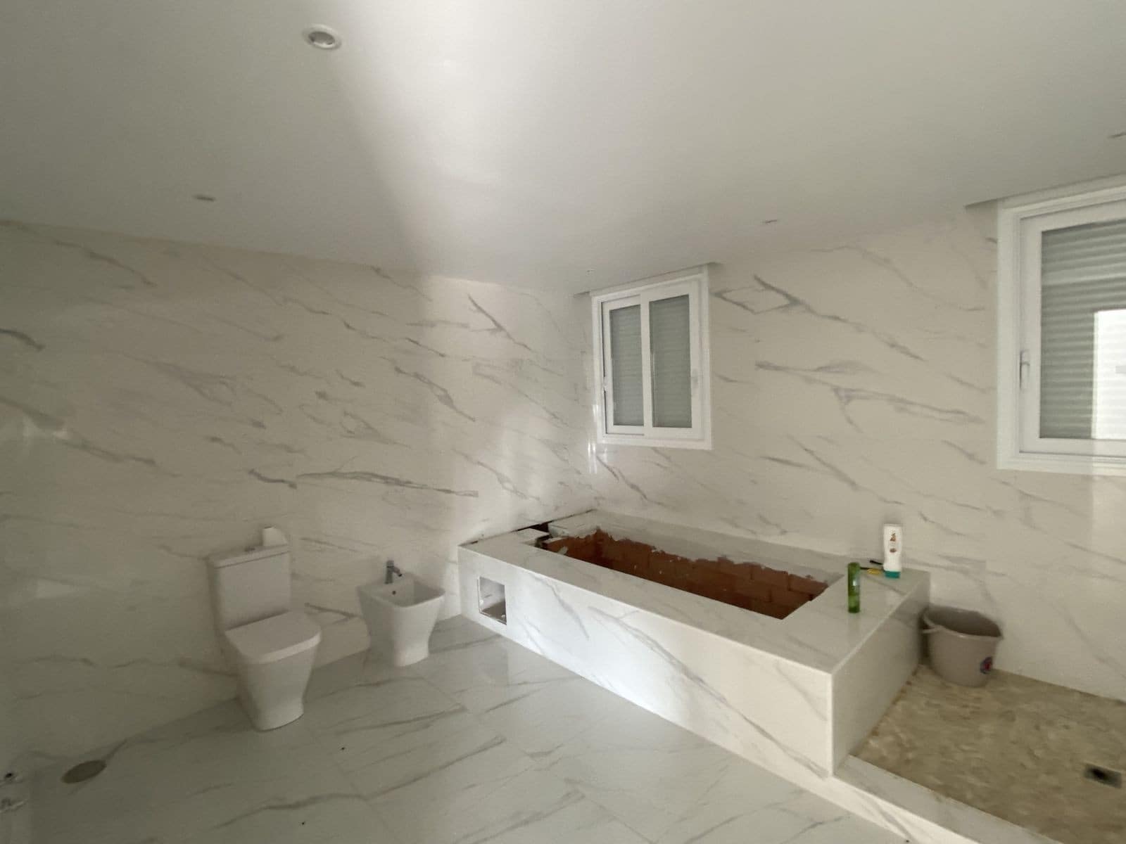 4 sovrum Villa till salu i El Paraiso med pool garage - 2 950 000 € (Ref: 9629823)