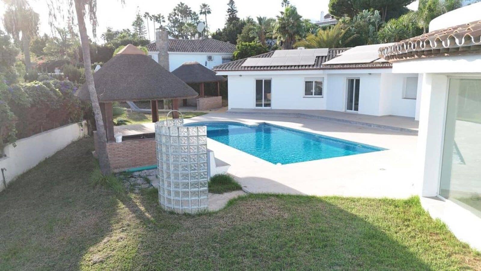 4 sovrum Villa till salu i El Paraiso med pool garage - 2 950 000 € (Ref: 9629823)