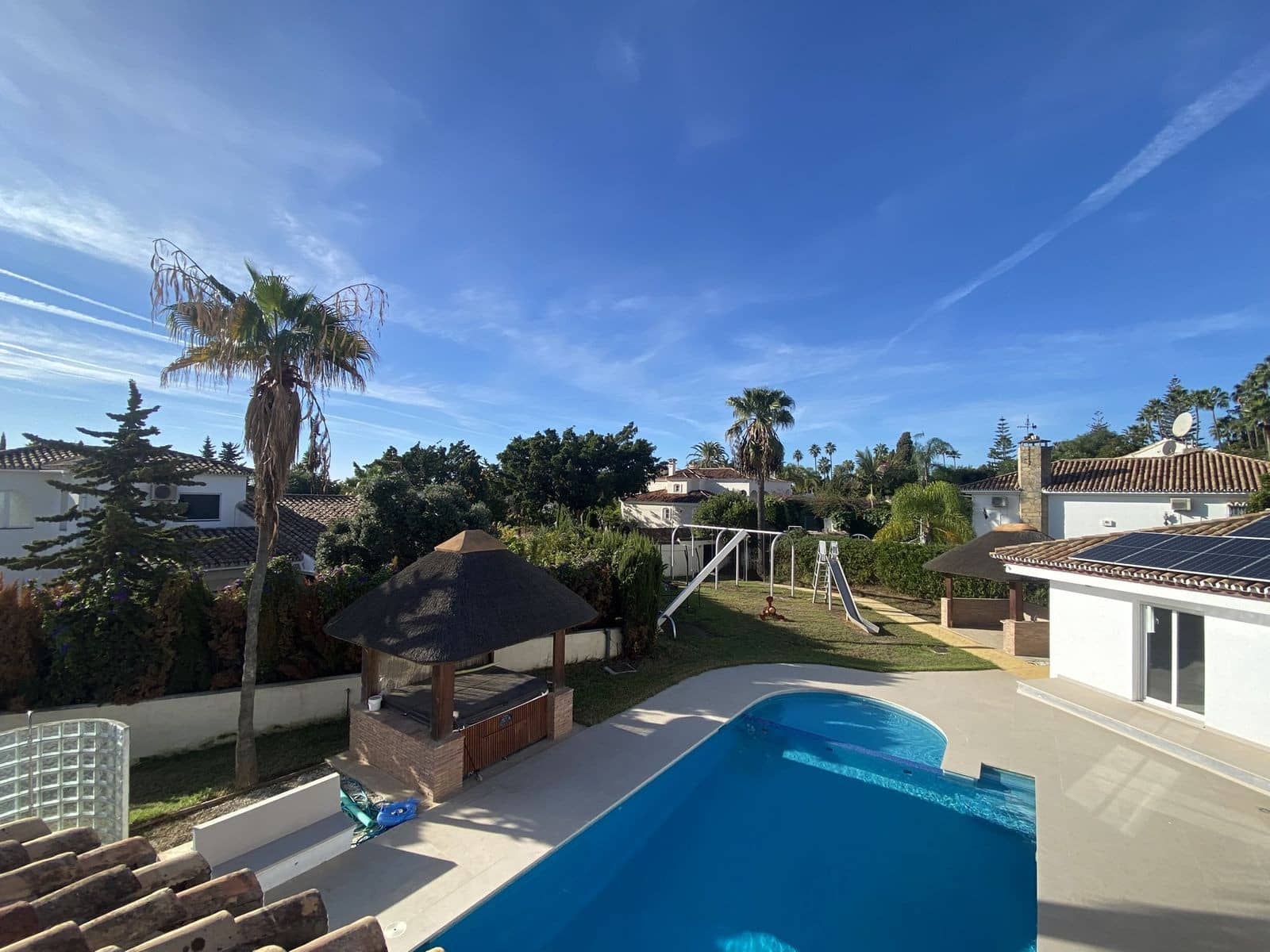 4 sovrum Villa till salu i El Paraiso med pool garage - 2 950 000 € (Ref: 9629823)