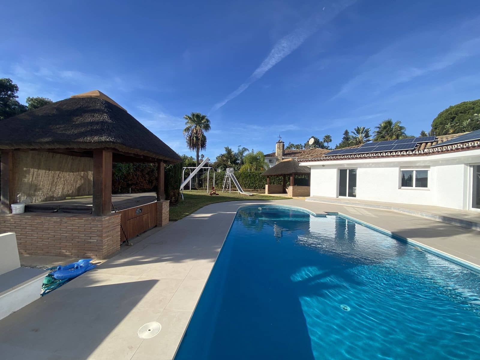 4 sovrum Villa till salu i El Paraiso med pool garage - 2 950 000 € (Ref: 9629823)