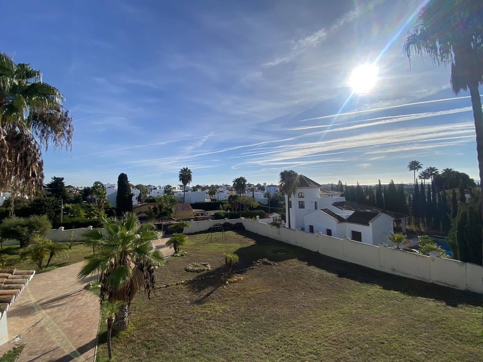 4 sovrum Villa till salu i El Paraiso med pool garage - 2 950 000 € (Ref: 9629823)