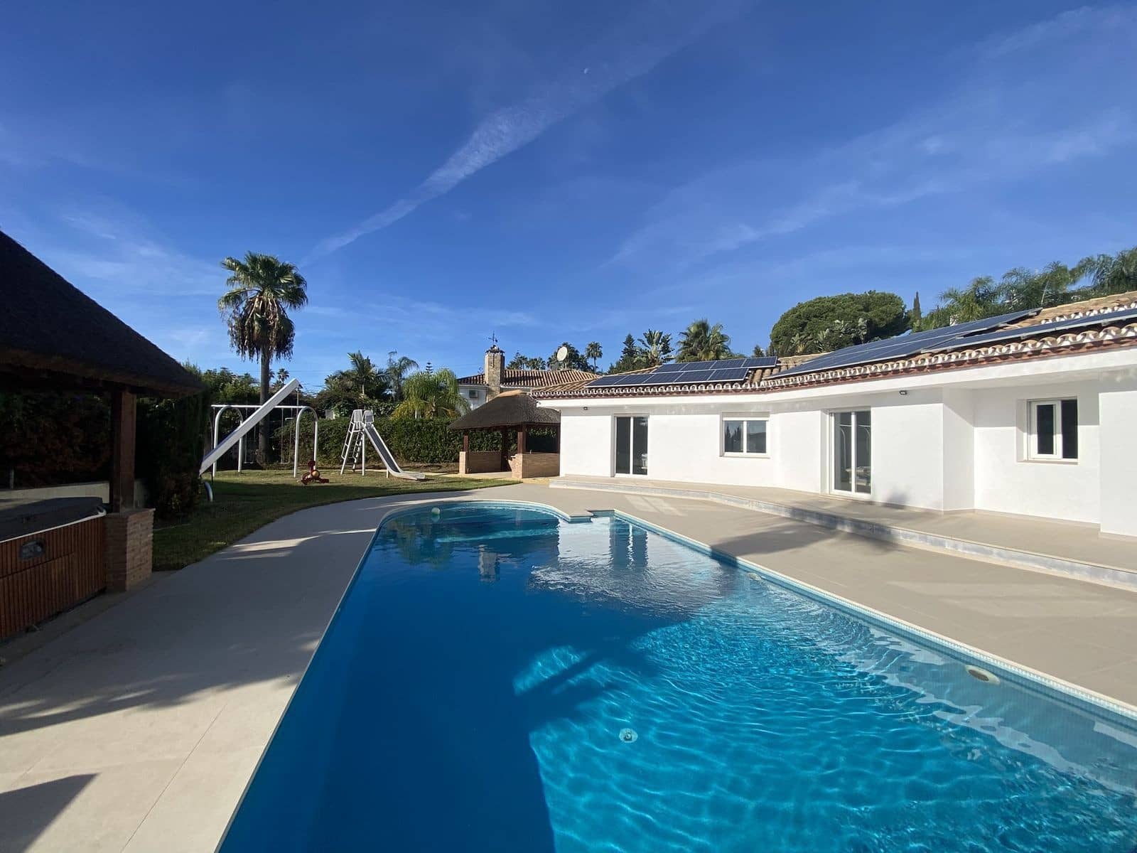 4 sovrum Villa till salu i El Paraiso med pool garage - 2 950 000 € (Ref: 9629823)