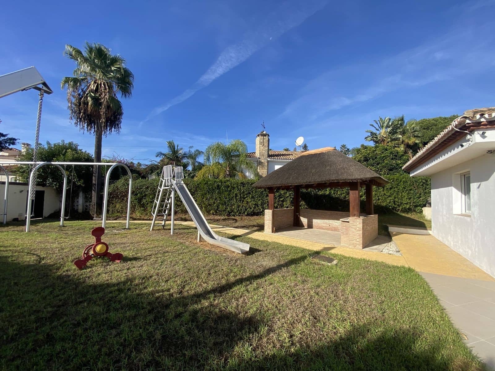 4 sovrum Villa till salu i El Paraiso med pool garage - 2 950 000 € (Ref: 9629823)