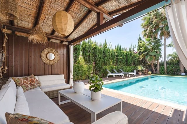 Chalet de 4 habitaciones en San Pedro de Alcantara, Marbella en venta con piscina garaje - 2.195.000 € (Ref: 9629824)