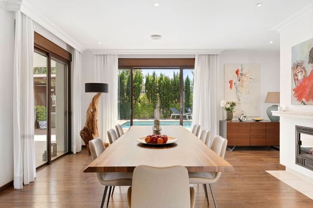 Chalet de 4 habitaciones en San Pedro de Alcantara, Marbella en venta con piscina garaje - 2.195.000 € (Ref: 9629824)