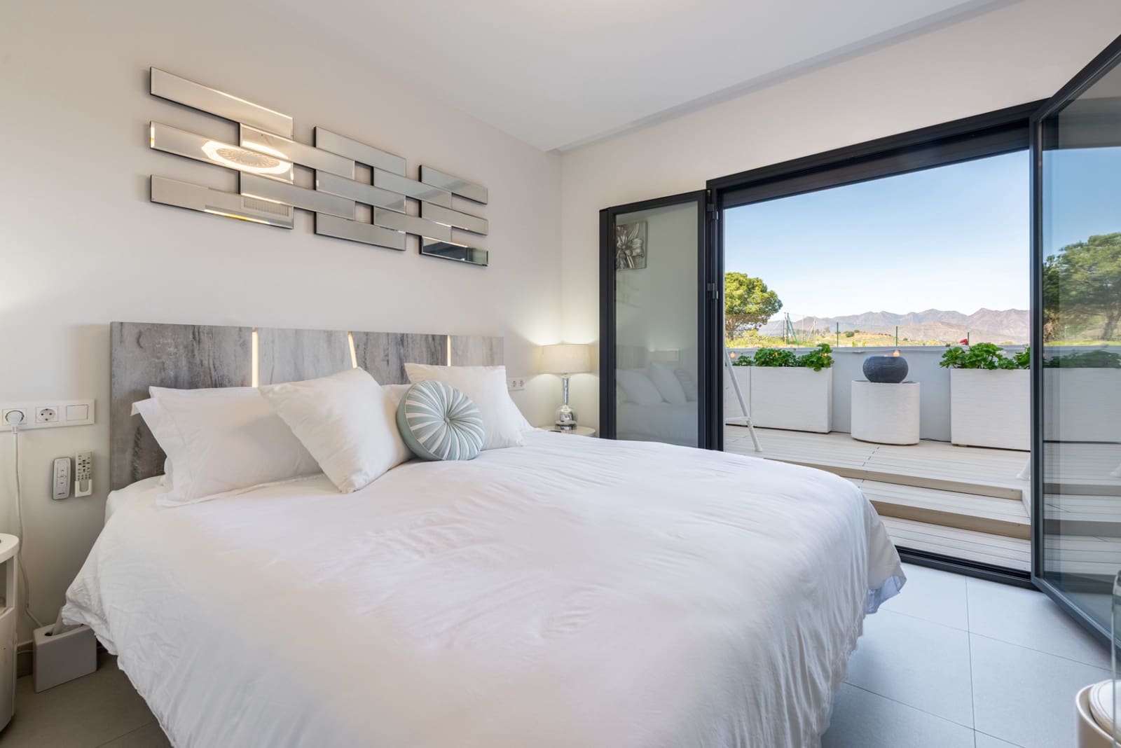 2 Zimmer Penthouse zu verkaufen in La Cala de Mijas mit Pool Garage - 995.000 € (Ref: 9640344)