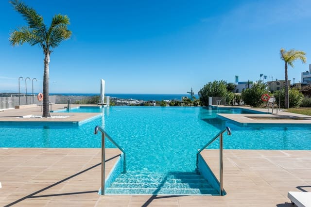 Ático de 2 habitaciones en La Cala de Mijas, Mijas en venta con piscina garaje - 995.000 € (Ref: 9640344)