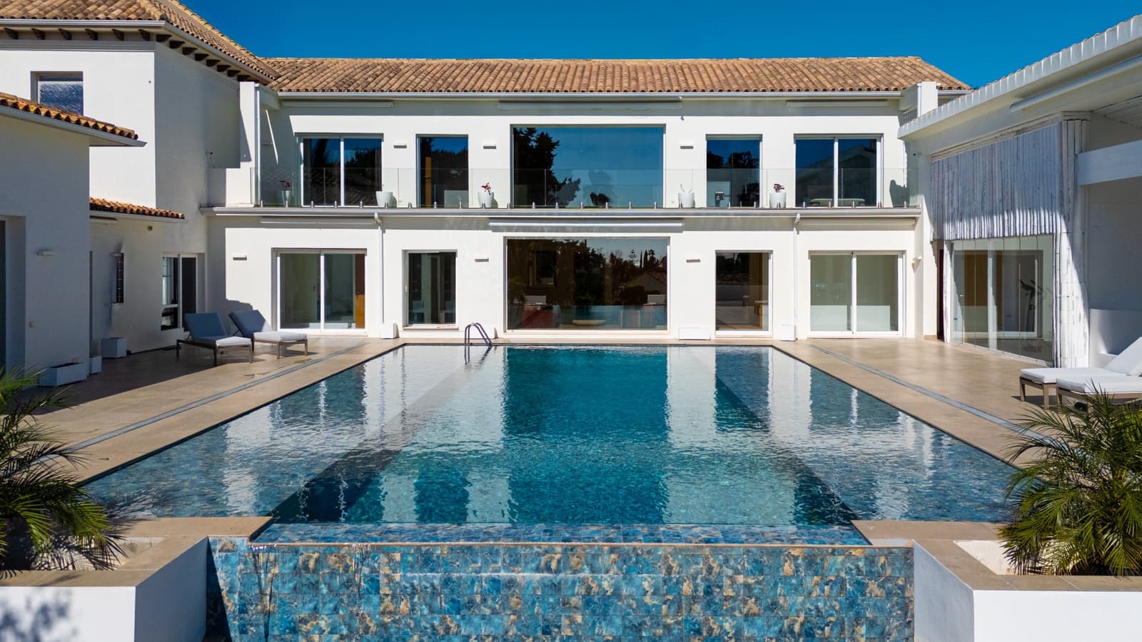 6 soveværelse Villa til salg i Guadalmina med swimmingpool garage - € 5.900.000 (Ref: 9640345)