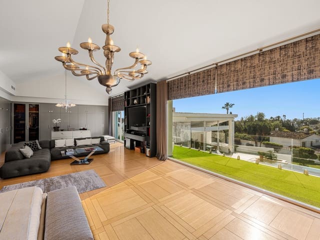 Chalet de 6 habitaciones en Guadalmina Alta, Marbella en venta con piscina garaje - 5.900.000 € (Ref: 9640345)