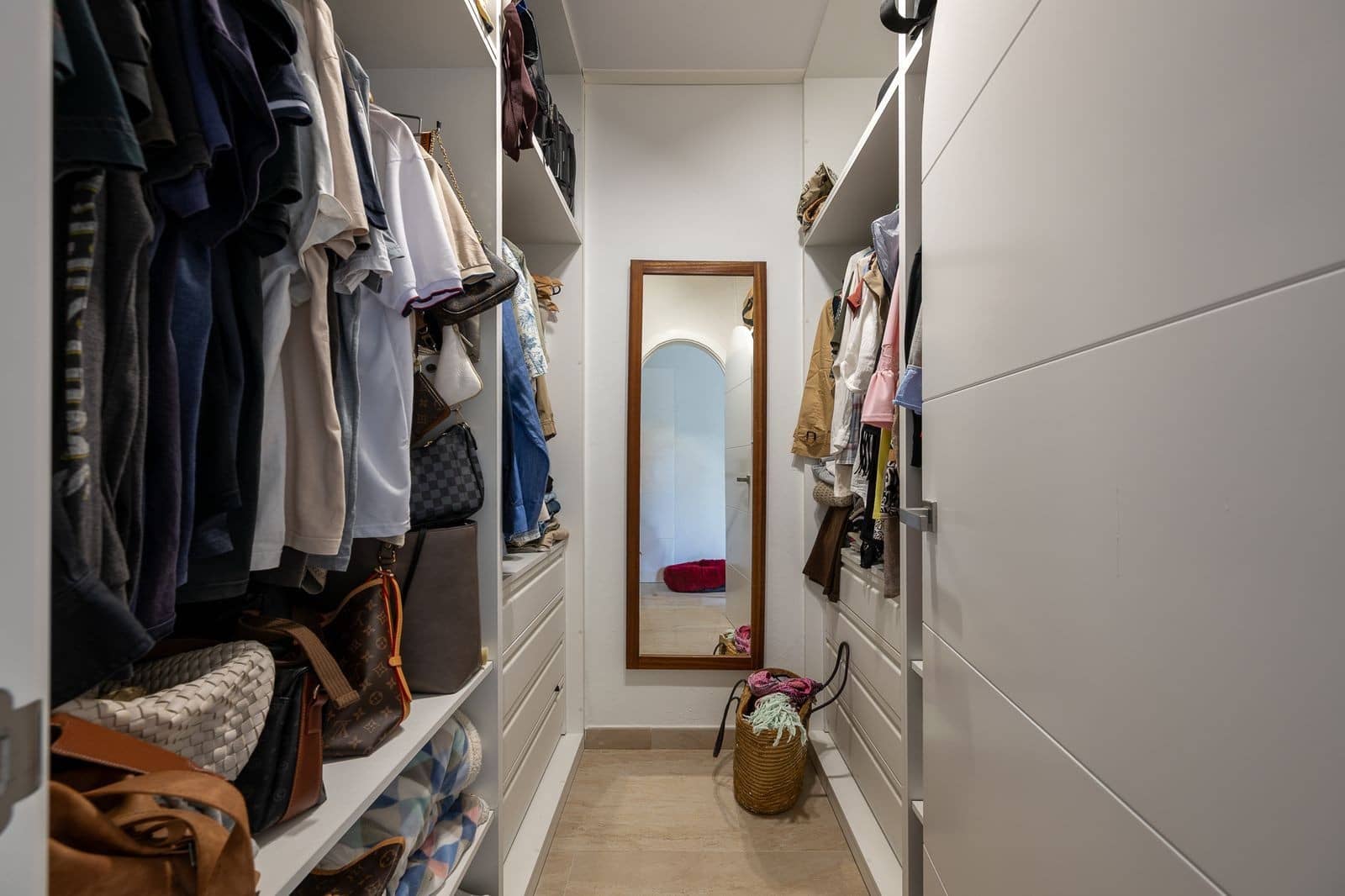 3 makuuhuone Huvila myytävänä paikassa Marbella mukana uima-altaan 
autotalli - 1 850 000 € (Ref: 9644658)