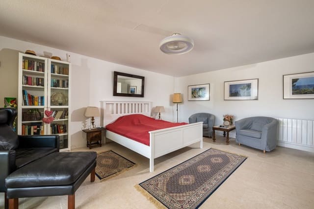 3 makuuhuone Huvila myytävänä paikassa Marbella mukana uima-altaan 
autotalli - 1 850 000 € (Ref: 9644658)