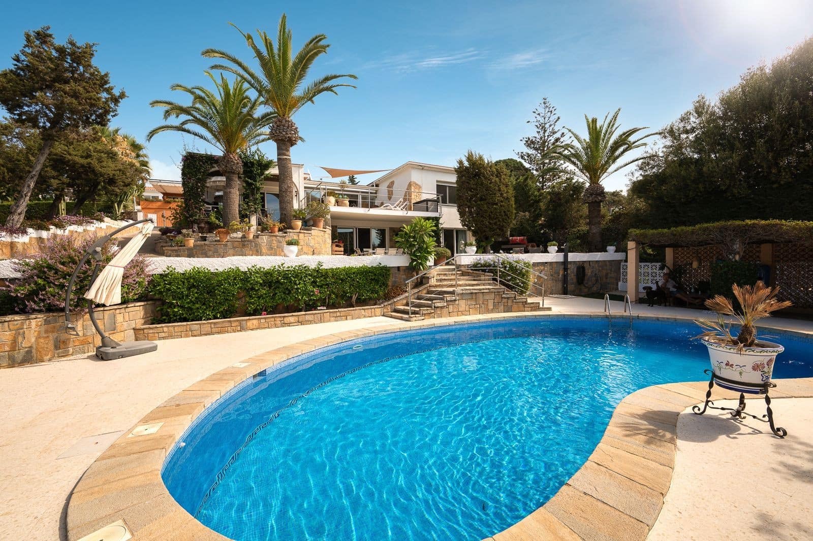 3 makuuhuone Huvila myytävänä paikassa Marbella mukana uima-altaan 
autotalli - 1 850 000 € (Ref: 9644658)