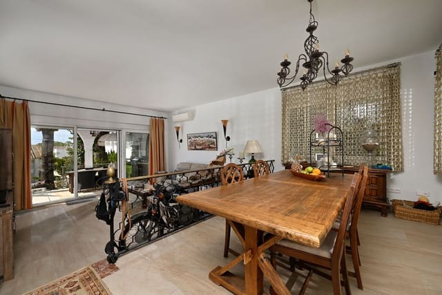 3 sovrum Villa till salu i Marbella med pool garage - 1 850 000 € (Ref: 9644658)