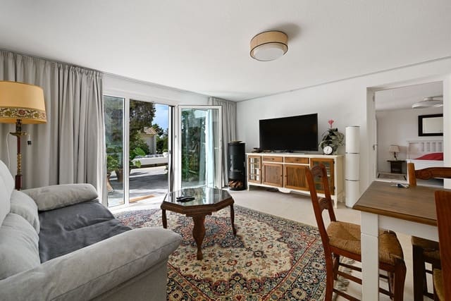 3 makuuhuone Huvila myytävänä paikassa Marbella mukana uima-altaan 
autotalli - 1 850 000 € (Ref: 9644658)