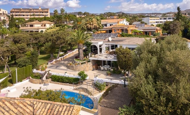 3 makuuhuone Huvila myytävänä paikassa Marbella mukana uima-altaan 
autotalli - 1 850 000 € (Ref: 9644658)