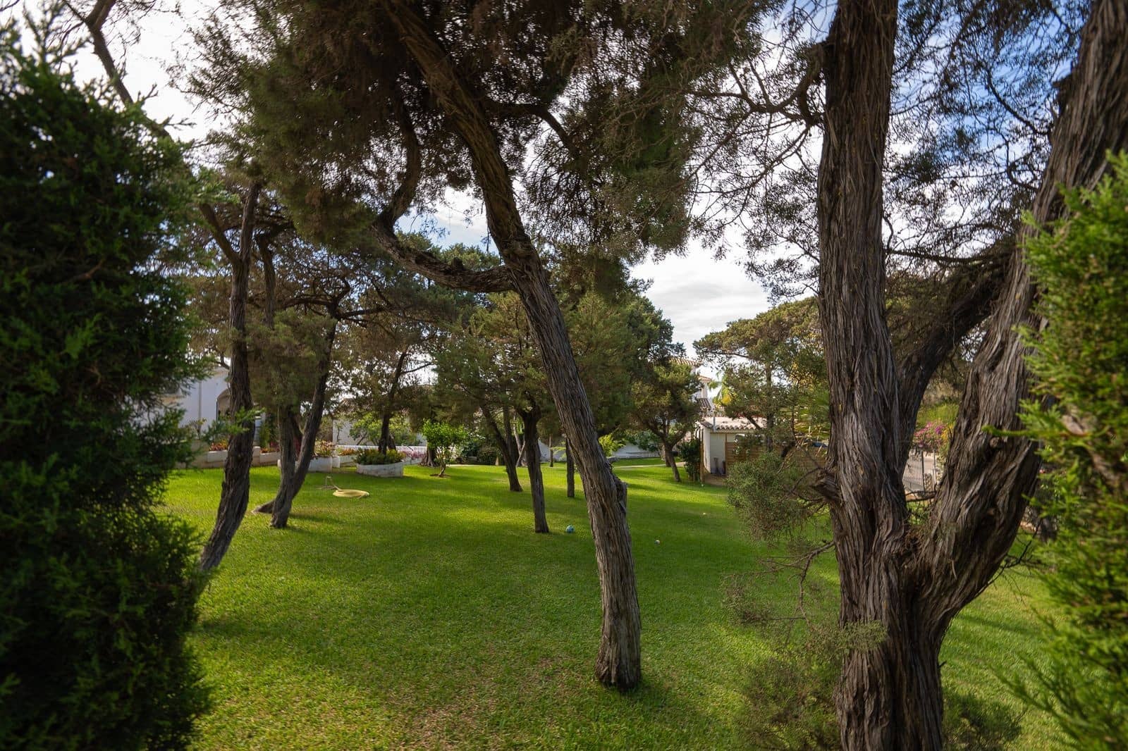 3 makuuhuone Huvila myytävänä paikassa Marbella mukana uima-altaan 
autotalli - 1 850 000 € (Ref: 9644658)