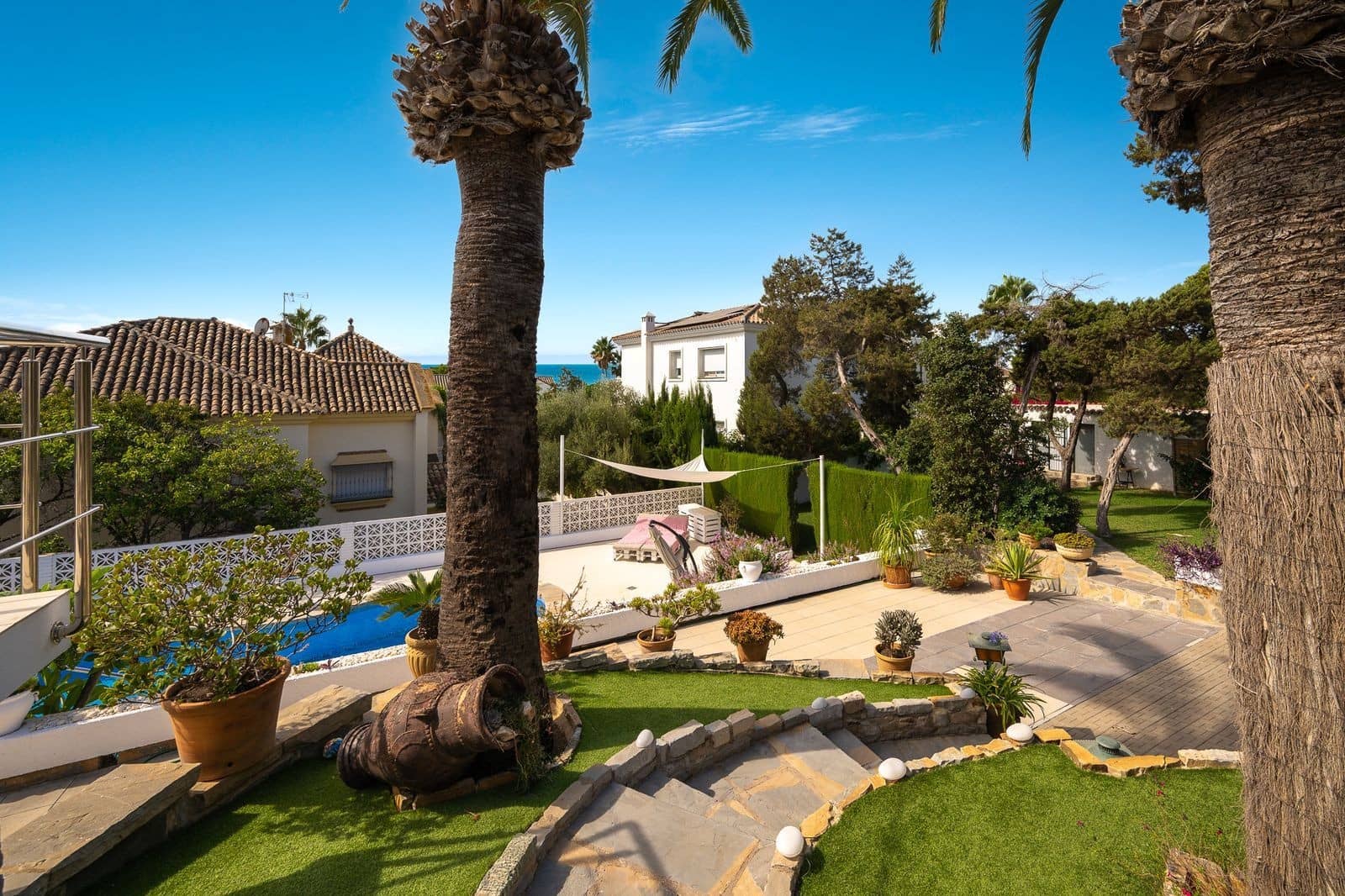 3 makuuhuone Huvila myytävänä paikassa Marbella mukana uima-altaan 
autotalli - 1 850 000 € (Ref: 9644658)