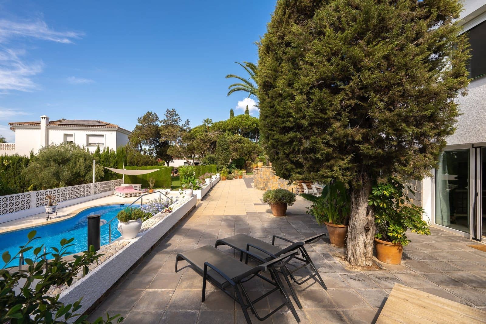 3 makuuhuone Huvila myytävänä paikassa Marbella mukana uima-altaan 
autotalli - 1 850 000 € (Ref: 9644658)