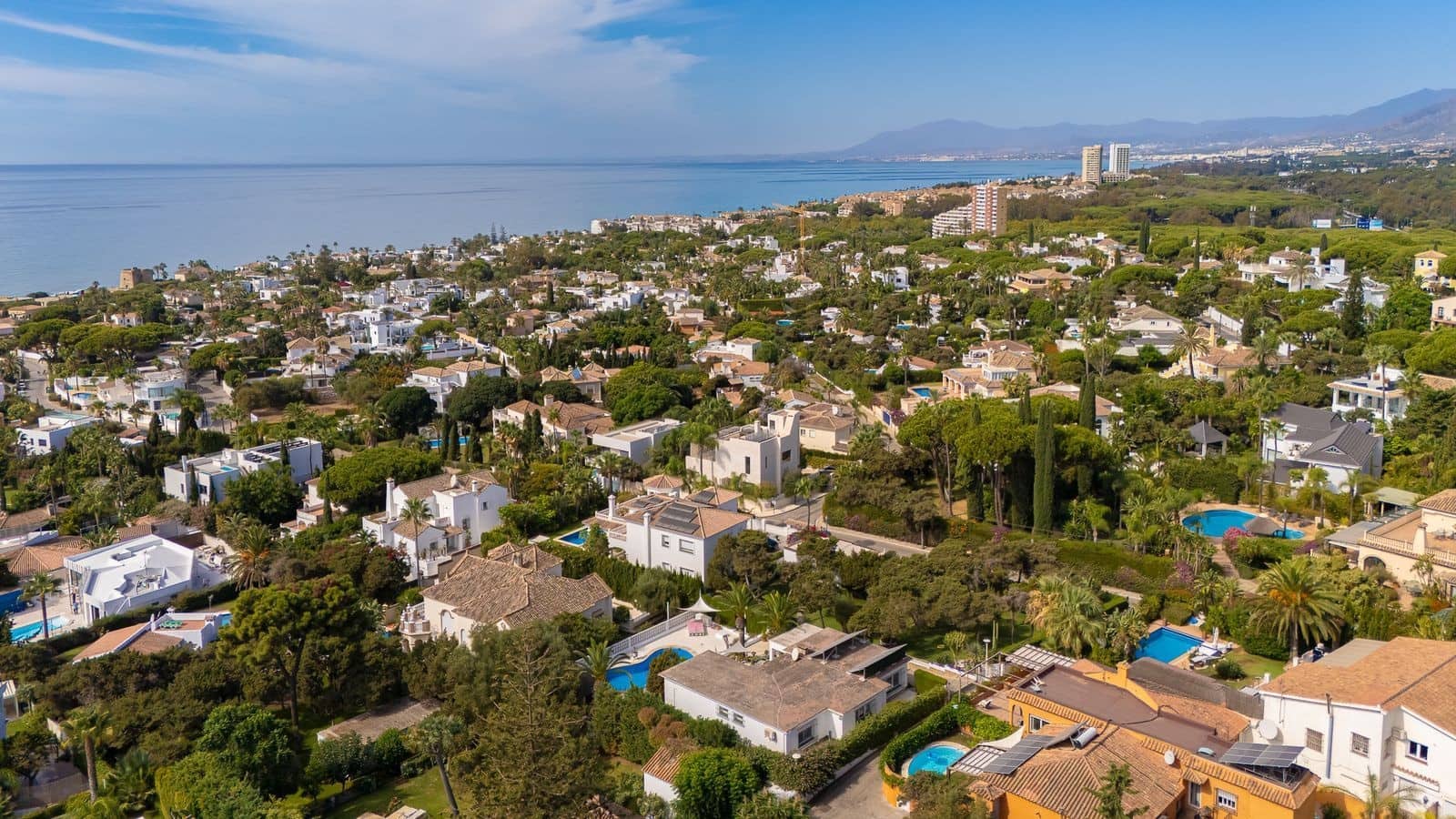 3 makuuhuone Huvila myytävänä paikassa Marbella mukana uima-altaan 
autotalli - 1 850 000 € (Ref: 9644658)