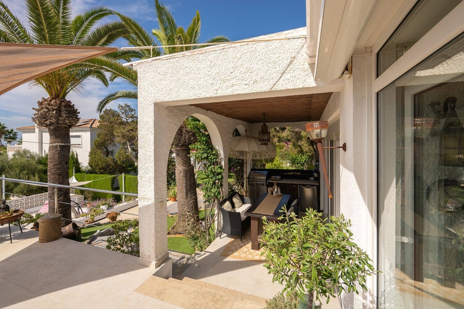 3 makuuhuone Huvila myytävänä paikassa Marbella mukana uima-altaan 
autotalli - 1 850 000 € (Ref: 9644658)