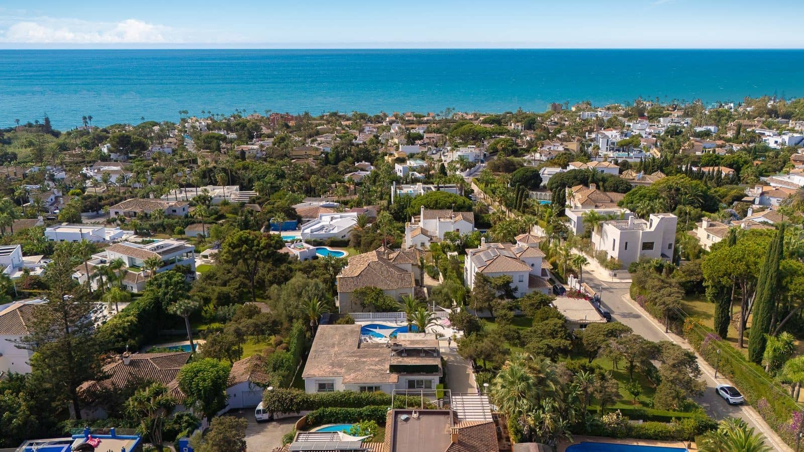 3 makuuhuone Huvila myytävänä paikassa Marbella mukana uima-altaan 
autotalli - 1 850 000 € (Ref: 9644658)