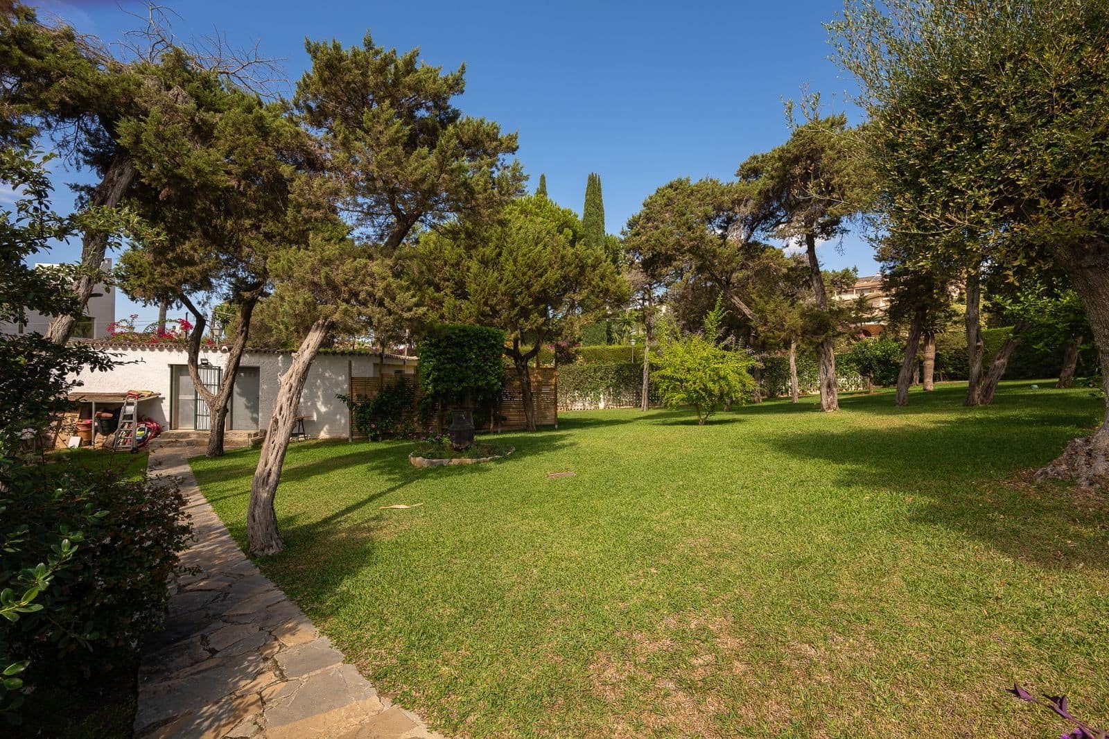 3 makuuhuone Huvila myytävänä paikassa Marbella mukana uima-altaan 
autotalli - 1 850 000 € (Ref: 9644658)