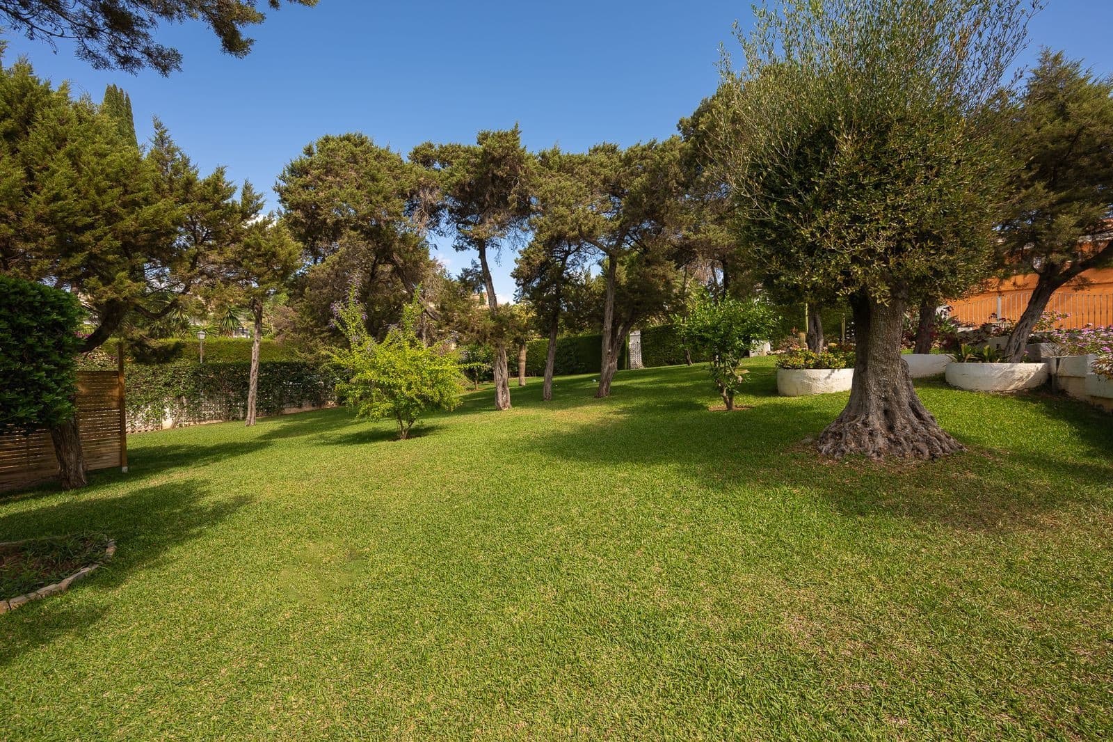 3 makuuhuone Huvila myytävänä paikassa Marbella mukana uima-altaan 
autotalli - 1 850 000 € (Ref: 9644658)