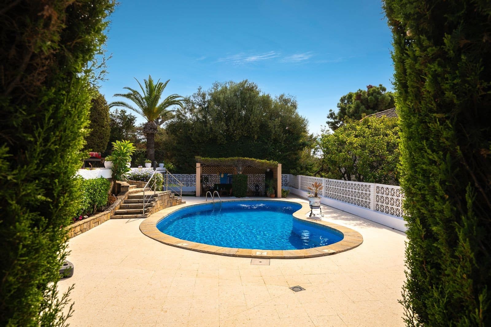 3 sypialnia Willa na sprzedaż w Marbella z basenem garażem - 1 850 000 € (Ref: 9644658)