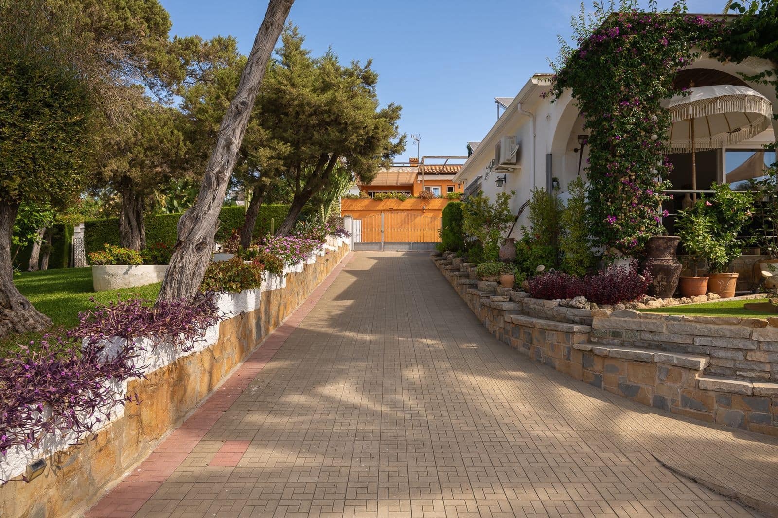 3 sypialnia Willa na sprzedaż w Marbella z basenem garażem - 1 850 000 € (Ref: 9644658)