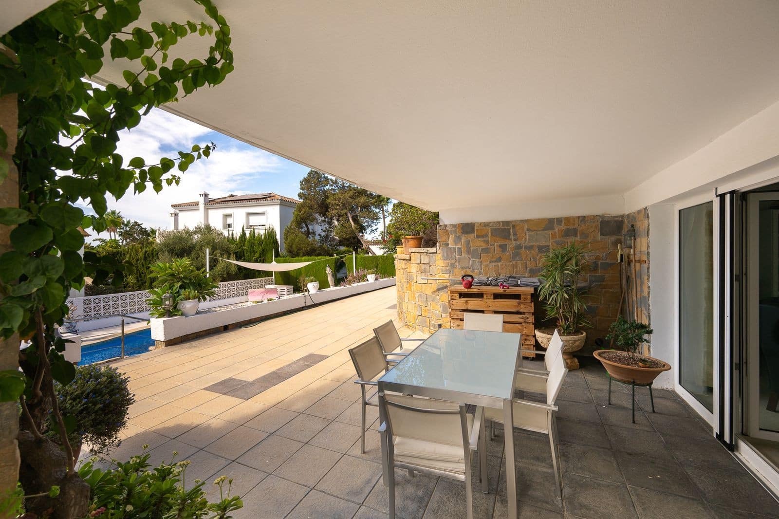 3 sypialnia Willa na sprzedaż w Marbella z basenem garażem - 1 850 000 € (Ref: 9644658)