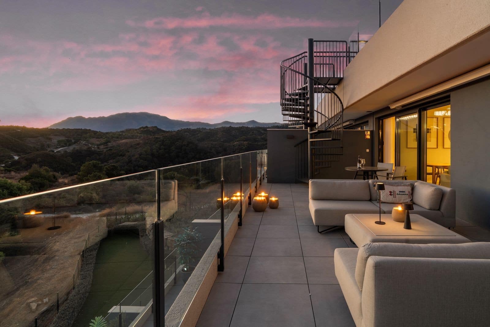 3 Zimmer Villa zu verkaufen in Estepona mit Pool Garage - 925.000 € (Ref: 9644659)