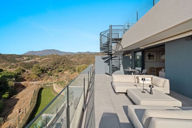 3 quarto Penthouse para venda em Estepona com piscina garagem - 925 000 € (Ref: 9644659)