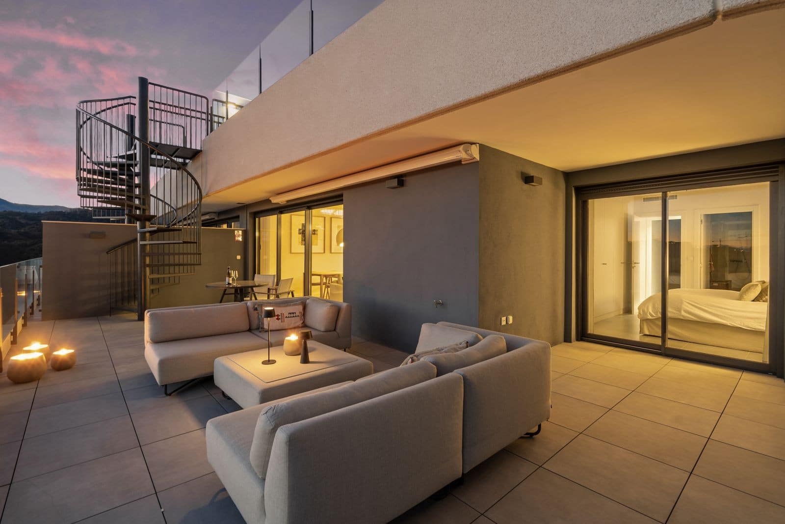 3 soverom Penthouse til salgs i Estepona med svømmebasseng garasje - € 925 000 (Ref: 9644659)